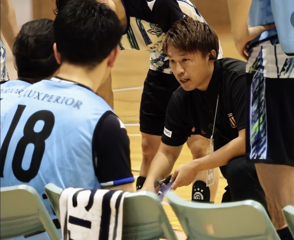 監督として指導する加藤竜馬